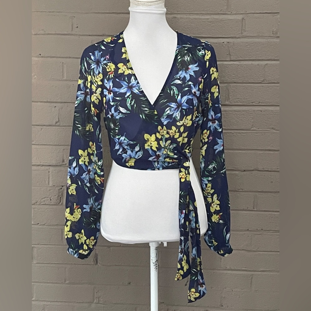 Blue floral print wrap / tie side crop top  S
